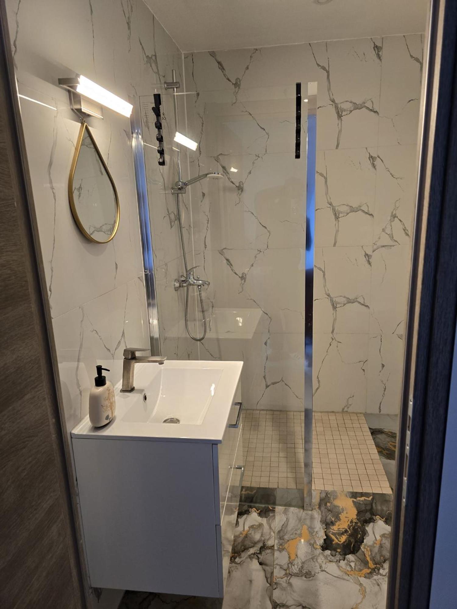 Confort Avec Parkings Gratuits Apartment *